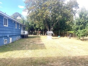 160 7th St, Leominster MA 01453