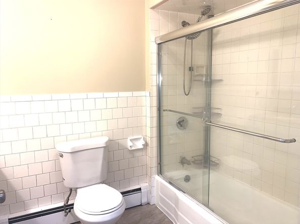 160 7th St, Leominster MA 01453