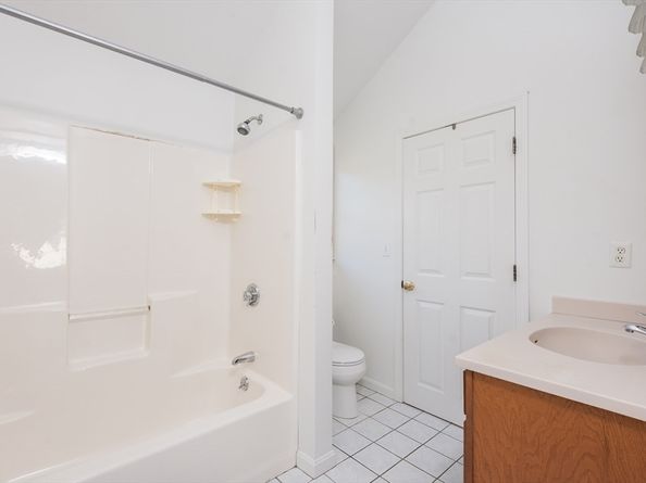 4 Locust Hill Ln, Whitman MA 02382