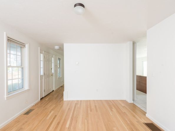 4 Locust Hill Ln, Whitman MA 02382