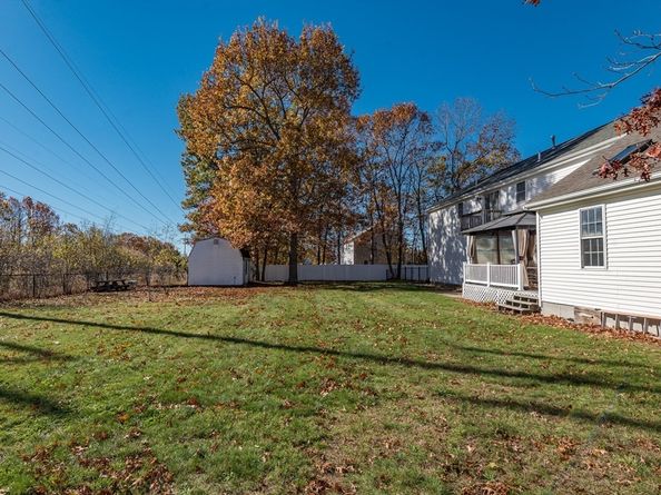 4 Locust Hill Ln, Whitman MA 02382