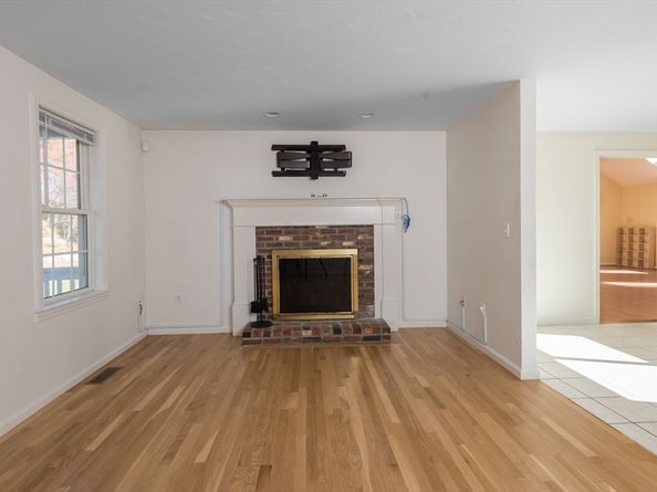 4 Locust Hill Ln, Whitman MA 02382