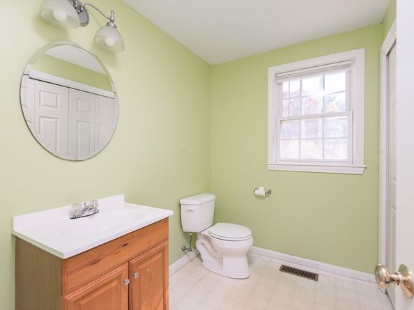 4 Locust Hill Ln, Whitman MA 02382