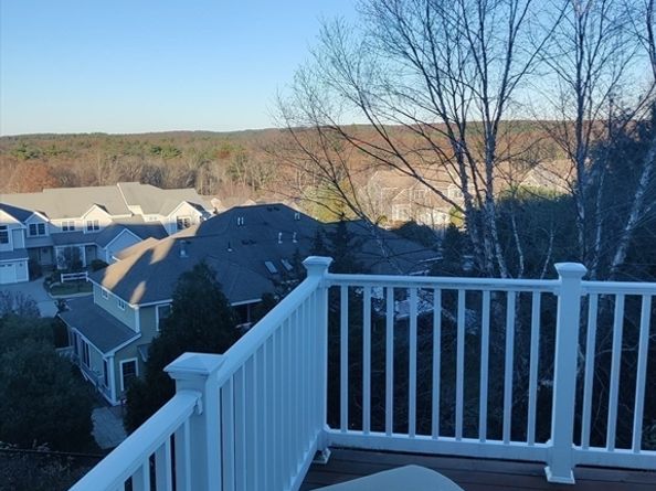 806 Ledgewood Way 806, Clinton MA 01510