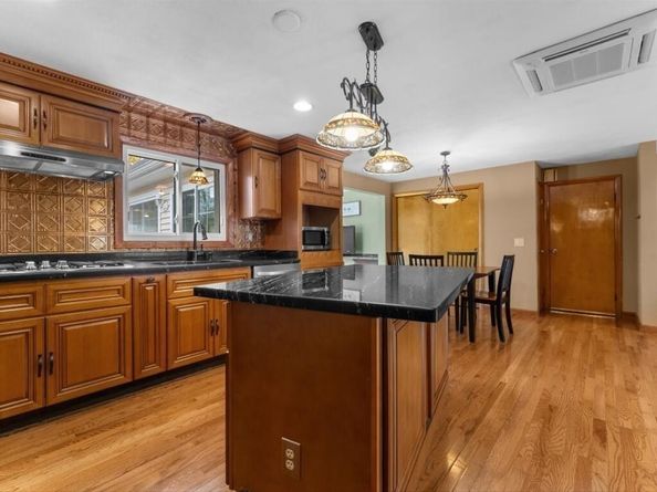 11 Benson Street, Worcester MA 01604