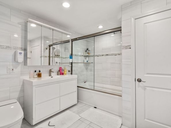 27 Hamilton Pl, Needham MA 02494