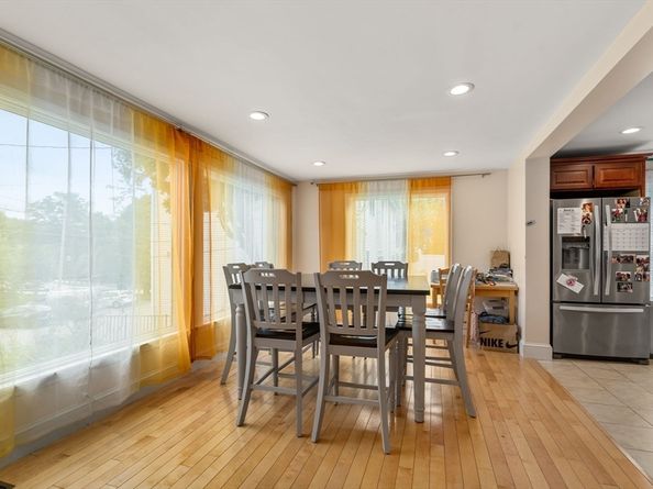 27 Hamilton Pl, Needham MA 02494