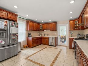 27 Hamilton Pl, Needham MA 02494