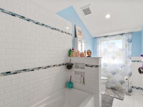 27 Hamilton Pl, Needham MA 02494