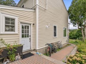 27 Hamilton Pl, Needham MA 02494