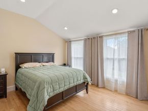 27 Hamilton Pl, Needham MA 02494