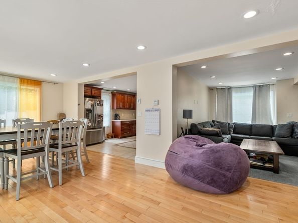 27 Hamilton Pl, Needham MA 02494