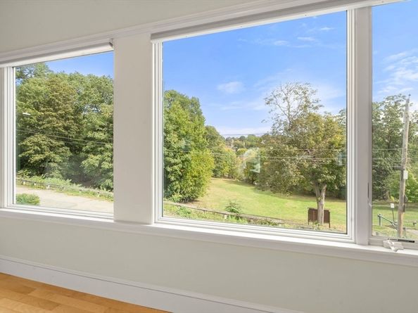 27 Hamilton Pl, Needham MA 02494