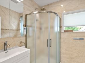 27 Hamilton Pl, Needham MA 02494