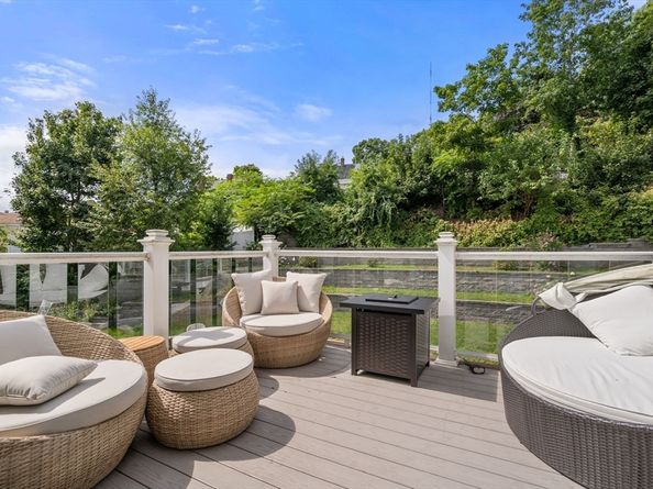 27 Hamilton Pl, Needham MA 02494