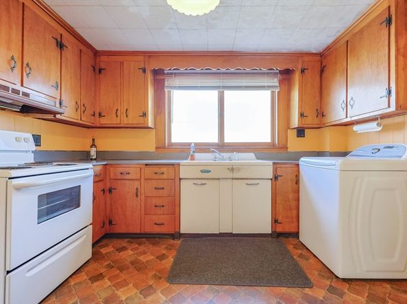 33 Blaine St, Malden MA 02148