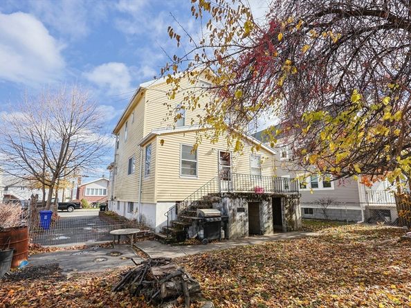 33 Blaine St, Malden MA 02148