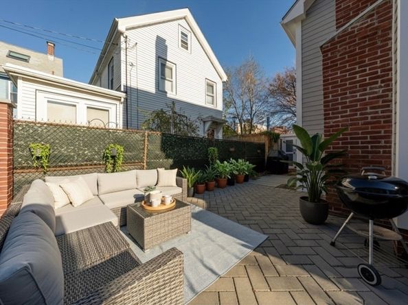 208 Windsor St, Cambridge MA 02139