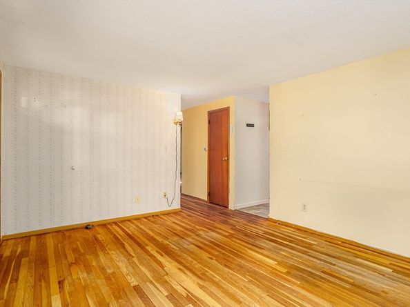 199 Barthel Ave, Gardner MA 01440