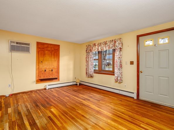 199 Barthel Ave, Gardner MA 01440