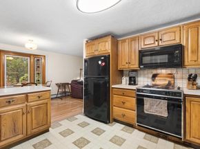 95 Bellflower Rd, Billerica MA 01821