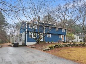 95 Bellflower Rd, Billerica MA 01821