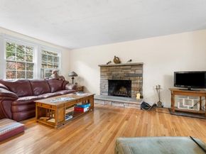 95 Bellflower Rd, Billerica MA 01821