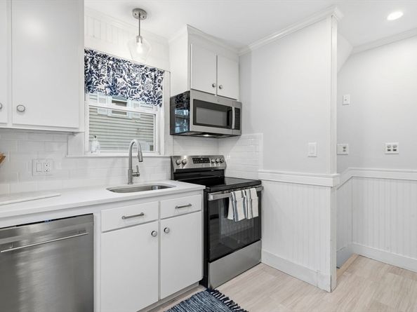 34 Lafayette St, Marblehead MA 01945