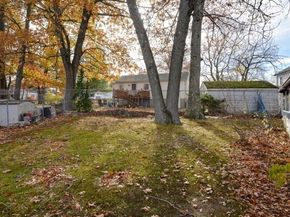 42 Lantern Ln, Burlington MA 01803