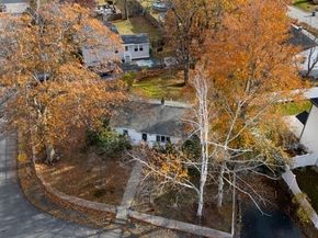 42 Lantern Ln, Burlington MA 01803