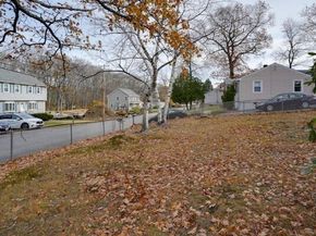 42 Lantern Ln, Burlington MA 01803