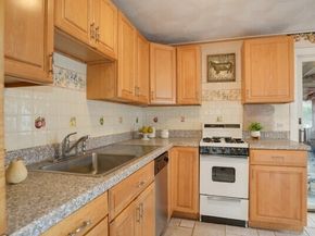 42 Lantern Ln, Burlington MA 01803