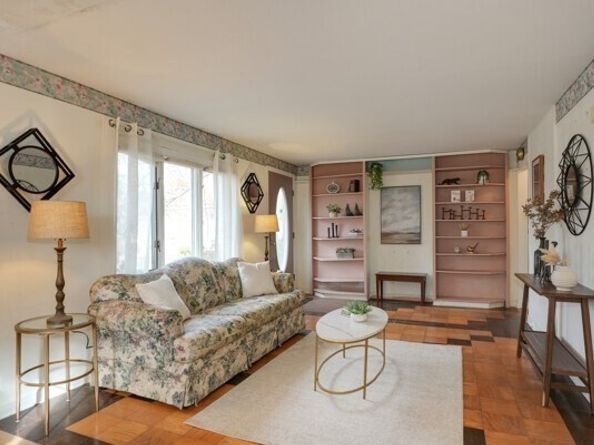 42 Lantern Ln, Burlington MA 01803