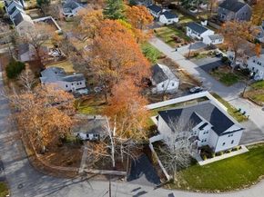 42 Lantern Ln, Burlington MA 01803