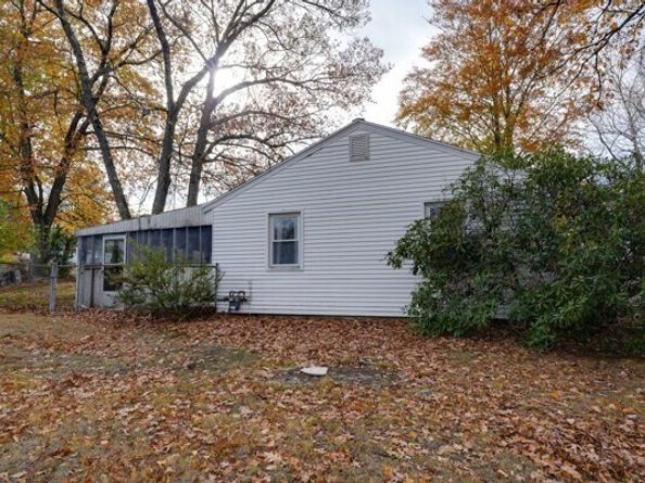 42 Lantern Ln, Burlington MA 01803