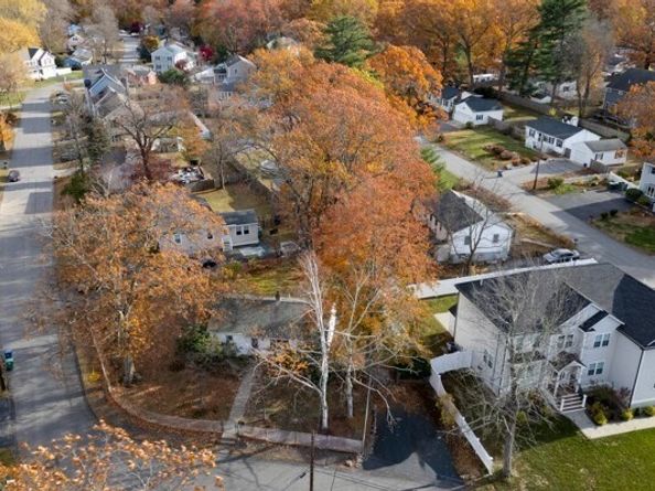 42 Lantern Ln, Burlington MA 01803