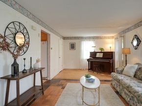 42 Lantern Ln, Burlington MA 01803