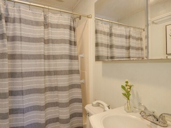 42 Lantern Ln, Burlington MA 01803