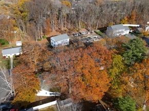 42 Lantern Ln, Burlington MA 01803