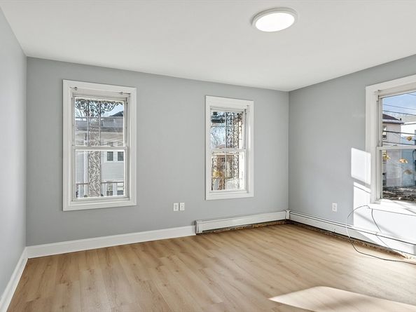 24 Greenwood St, Gardner MA 01440