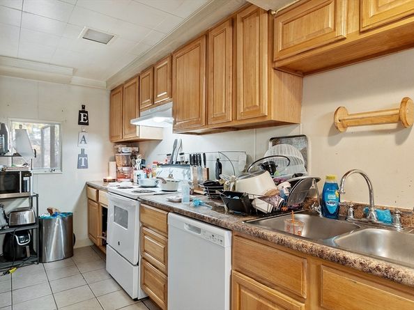 24 Greenwood St, Gardner MA 01440