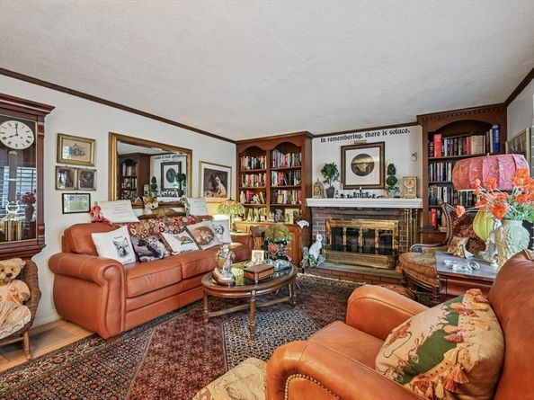 91 Pond St, Billerica MA 01821