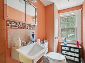 91 Pond St, Billerica MA 01821