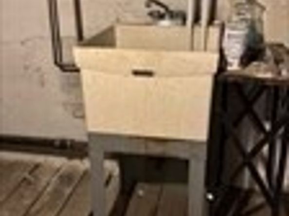 6 Rayner St, Blackstone MA 01504