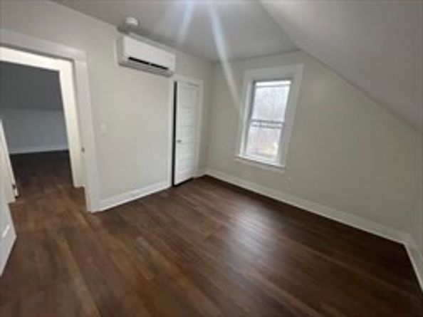 6 Rayner St, Blackstone MA 01504