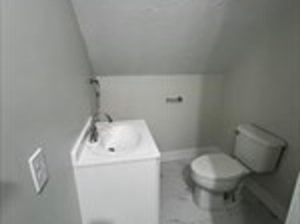 6 Rayner St, Blackstone MA 01504