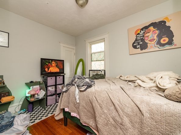 18 Santuit St, Boston MA 02124