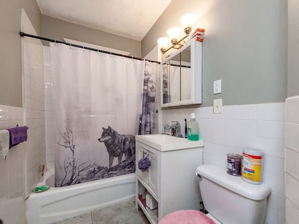 18 Santuit St, Boston MA 02124