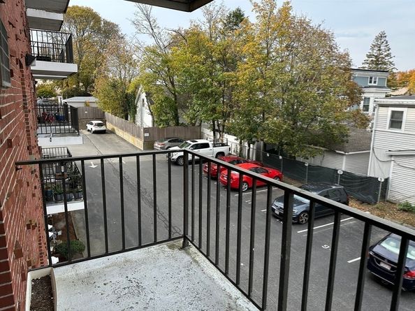 95 Nahant St 12, Lynn MA 01902