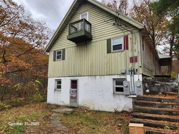 7 Pine Hill Rd, Grafton MA 01560